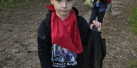 Powiększ grafikę: sprzatanie-swiata-na-plazy-przez-pszczolki-639497.jpg