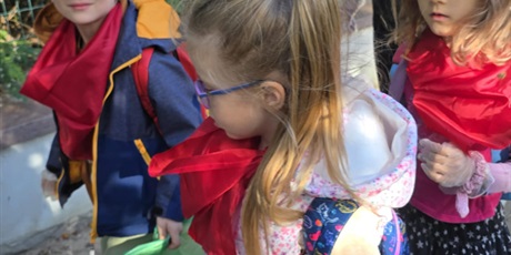 Powiększ grafikę: sprzatanie-swiata-na-plazy-przez-pszczolki-639504.jpg