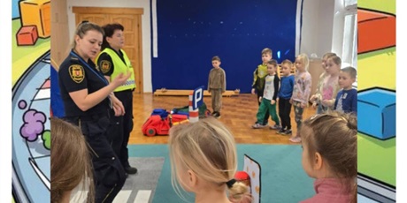 Powiększ grafikę: straz-miejska-w-grupie-pszczolek-687206.jpg