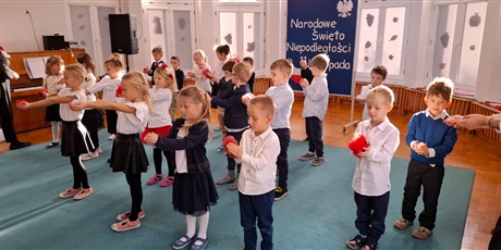 Powiększ grafikę: swietowanie-niepodleglosci-z-seniorami-656271.jpg