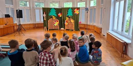 Powiększ grafikę: teatr-qfer-z-przedstawieniem-podworko-dyzia-piorko-645976.jpg