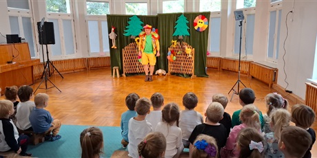 Powiększ grafikę: teatr-qfer-z-przedstawieniem-podworko-dyzia-piorko-645977.jpg