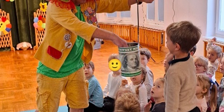 Powiększ grafikę: teatr-qfer-z-przedstawieniem-podworko-dyzia-piorko-645981.jpg