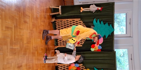 Powiększ grafikę: teatr-qfer-z-przedstawieniem-podworko-dyzia-piorko-645983.jpg