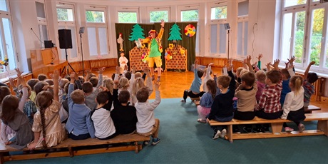 Powiększ grafikę: teatr-qfer-z-przedstawieniem-podworko-dyzia-piorko-645984.jpg