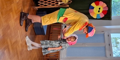 Powiększ grafikę: teatr-qfer-z-przedstawieniem-podworko-dyzia-piorko-645985.jpg