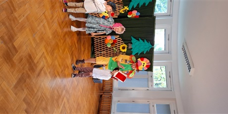 Powiększ grafikę: teatr-qfer-z-przedstawieniem-podworko-dyzia-piorko-645987.jpg