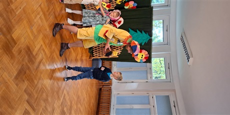 Powiększ grafikę: teatr-qfer-z-przedstawieniem-podworko-dyzia-piorko-645989.jpg