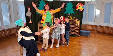 Powiększ grafikę: teatr-qfer-z-przedstawieniem-podworko-dyzia-piorko-645990.jpg