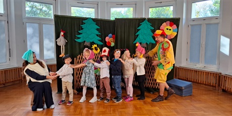 Powiększ grafikę: teatr-qfer-z-przedstawieniem-podworko-dyzia-piorko-645993.jpg
