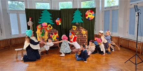 Powiększ grafikę: teatr-qfer-z-przedstawieniem-podworko-dyzia-piorko-646001.jpg