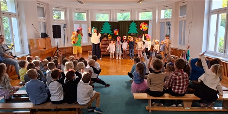 Powiększ grafikę: teatr-qfer-z-przedstawieniem-podworko-dyzia-piorko-646003.jpg