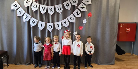 Powiększ grafikę: udzial-w-patriotycznym-konkursie-recytatorskim-w-przedszkolu-nr-46-656234.jpg