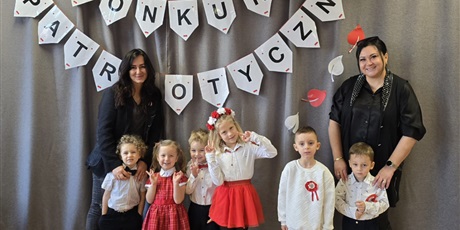 Powiększ grafikę: udzial-w-patriotycznym-konkursie-recytatorskim-w-przedszkolu-nr-46-656235.jpg