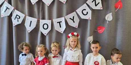 Powiększ grafikę: udzial-w-patriotycznym-konkursie-recytatorskim-w-przedszkolu-nr-46-656236.jpg