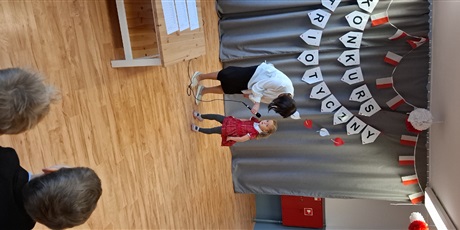 Powiększ grafikę: udzial-w-patriotycznym-konkursie-recytatorskim-w-przedszkolu-nr-46-656244.jpg