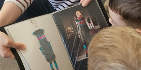 Powiększ grafikę: w-grupie-pszczolek-o-zawodzie-projektanta-691555.jpg