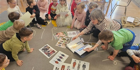 Powiększ grafikę: w-grupie-pszczolek-o-zawodzie-projektanta-691556.jpg