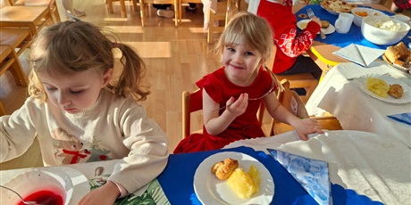 Powiększ grafikę: wigilie-grupowe-668158.jpg