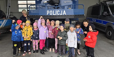 Powiększ grafikę: wycieczka-gr-iii-na-policje-646954.jpg