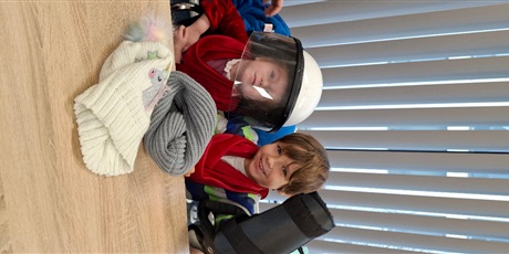 Powiększ grafikę: wycieczka-motylkow-do-ii-komisariatu-policji-w-gdansku-658638.jpg