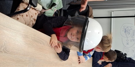 Powiększ grafikę: wycieczka-motylkow-do-ii-komisariatu-policji-w-gdansku-658651.jpg