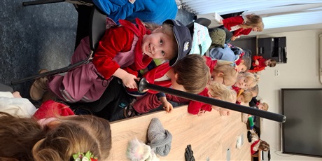 Powiększ grafikę: wycieczka-motylkow-do-ii-komisariatu-policji-w-gdansku-658652.jpg