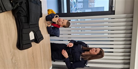 Powiększ grafikę: wycieczka-motylkow-do-ii-komisariatu-policji-w-gdansku-658653.jpg