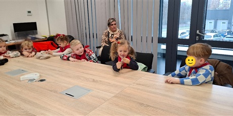 Powiększ grafikę: wycieczka-motylkow-do-ii-komisariatu-policji-w-gdansku-658654.jpg