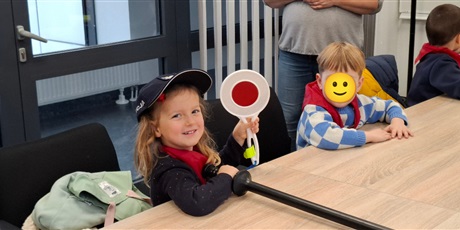 Powiększ grafikę: wycieczka-motylkow-do-ii-komisariatu-policji-w-gdansku-658660.jpg