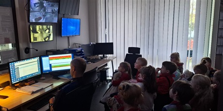 Powiększ grafikę: wycieczka-motylkow-do-ii-komisariatu-policji-w-gdansku-658664.jpg