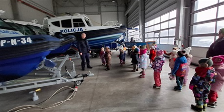 Powiększ grafikę: wycieczka-motylkow-do-ii-komisariatu-policji-w-gdansku-658668.jpg