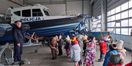 Powiększ grafikę: wycieczka-motylkow-do-ii-komisariatu-policji-w-gdansku-658670.jpg