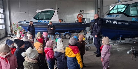 Powiększ grafikę: wycieczka-motylkow-do-ii-komisariatu-policji-w-gdansku-658671.jpg