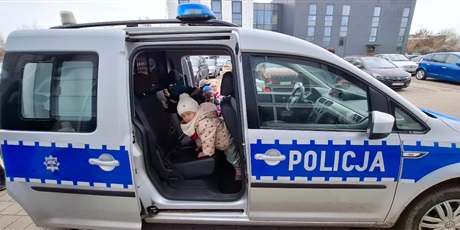 Powiększ grafikę: wycieczka-motylkow-do-ii-komisariatu-policji-w-gdansku-658675.jpg