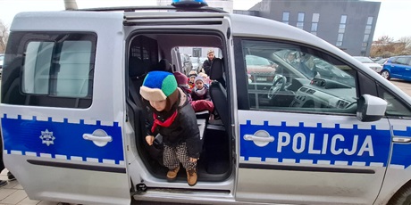 Powiększ grafikę: wycieczka-motylkow-do-ii-komisariatu-policji-w-gdansku-658676.jpg