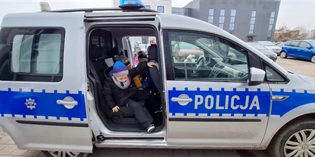 Powiększ grafikę: wycieczka-motylkow-do-ii-komisariatu-policji-w-gdansku-658678.jpg