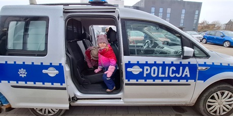 Powiększ grafikę: wycieczka-motylkow-do-ii-komisariatu-policji-w-gdansku-658681.jpg