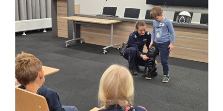 Powiększ grafikę: wycieczka-pszczolek-na-komisariat-policji-650094.jpg