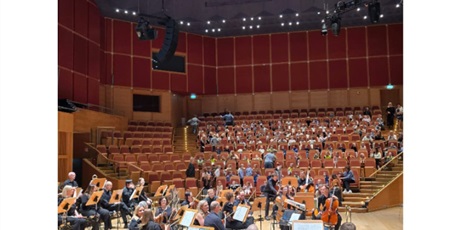 Powiększ grafikę: wyjscie-do-filharmonii-gr-ii-626638.jpg