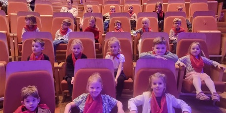 Powiększ grafikę: wyjscie-gr-iii-do-filharmonii-na-koncert-orkiestry-wojska-polskiego-658283.jpg