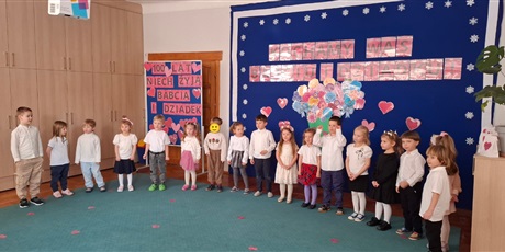 WYSTĘP GR. II Z OKAZJI DNIA BABCI I DZIADKA!!!