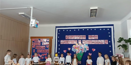 Powiększ grafikę: wystep-gr-ii-z-okazji-dnia-babci-i-dziadka-672586.jpg