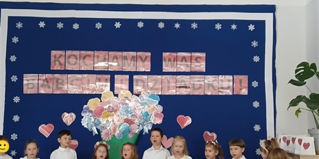 Powiększ grafikę: wystep-gr-ii-z-okazji-dnia-babci-i-dziadka-672587.jpg