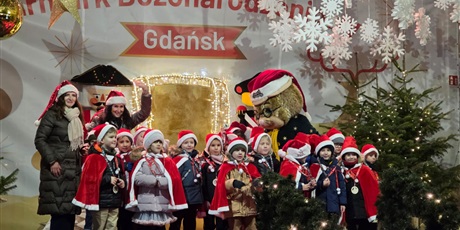 Powiększ grafikę: wystep-pszczolek-na-jarmarku-668170.jpg