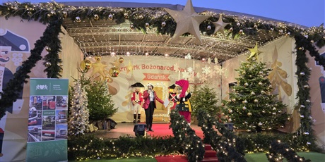 Powiększ grafikę: wystep-pszczolek-na-jarmarku-668172.jpg