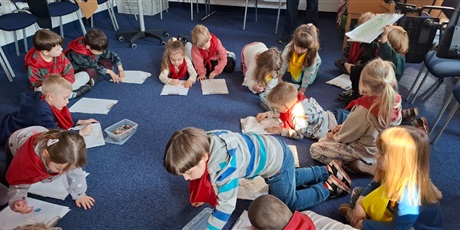 Powiększ grafikę: z-marynarzem-motlawkiem-po-statku-lekcja-muzealna-motylkow-w-narodowym-muzeum-morskim-682927.jpg