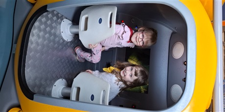 Powiększ grafikę: z-marynarzem-motlawkiem-po-statku-lekcja-muzealna-motylkow-w-narodowym-muzeum-morskim-682928.jpg