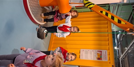 Powiększ grafikę: z-marynarzem-motlawkiem-po-statku-lekcja-muzealna-motylkow-w-narodowym-muzeum-morskim-682930.jpg