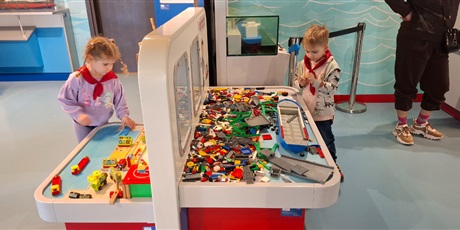 Powiększ grafikę: z-marynarzem-motlawkiem-po-statku-lekcja-muzealna-motylkow-w-narodowym-muzeum-morskim-682934.jpg